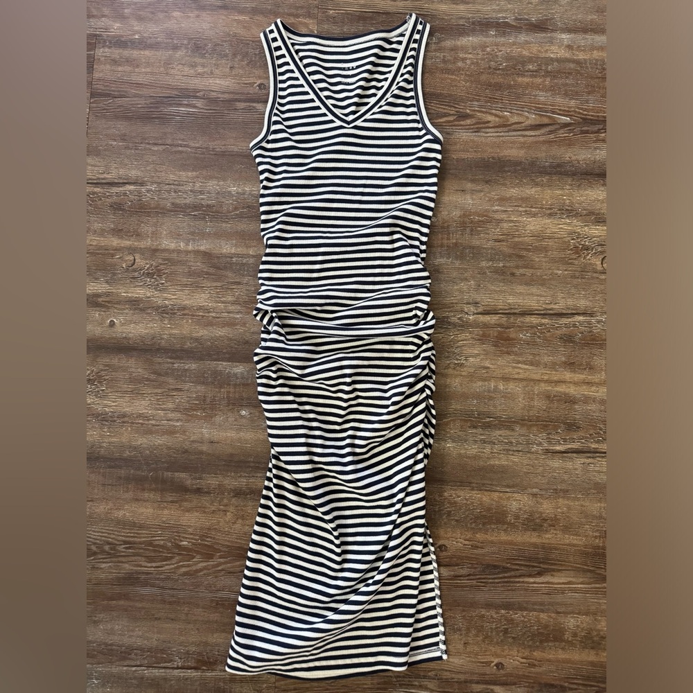 Midi length rusched dress EUC